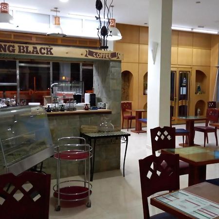 Ryad Tetouan Aeroport Luaran gambar